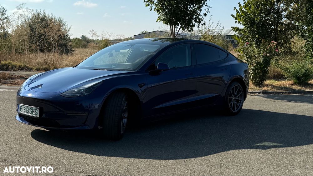 Tesla Model 3 - 3