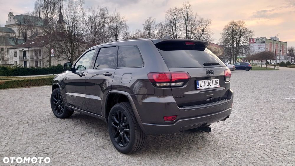 Jeep Grand Cherokee - 13