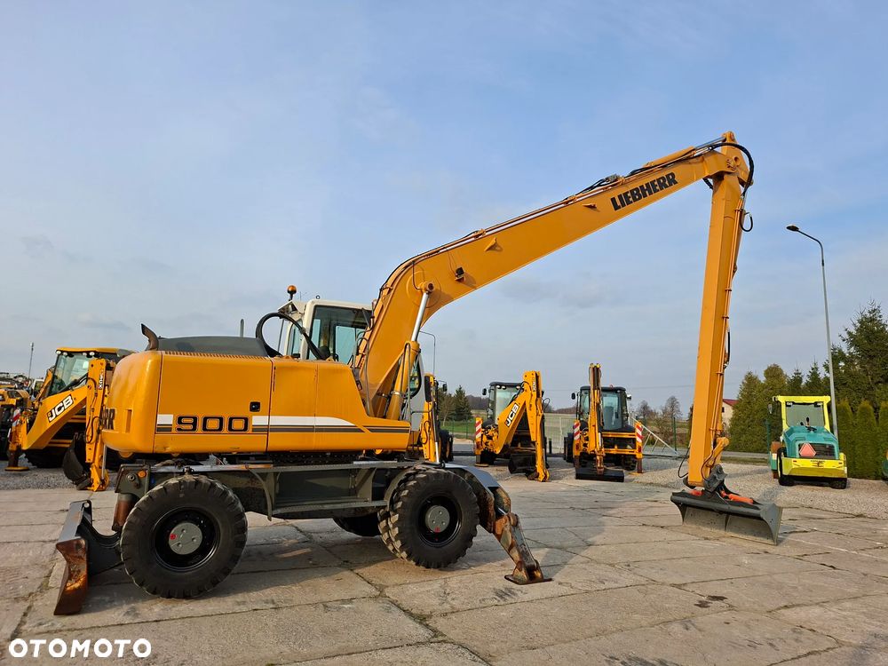 Liebherr A900 LONG REACH - 9