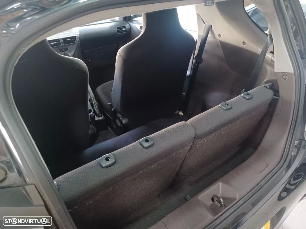 Toyota iQ 1.0 VVT-i Essential+AC - 24