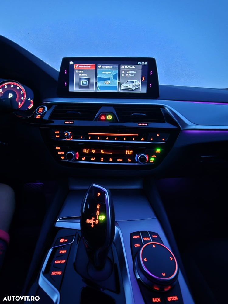 BMW Seria 5 520i AT - 11