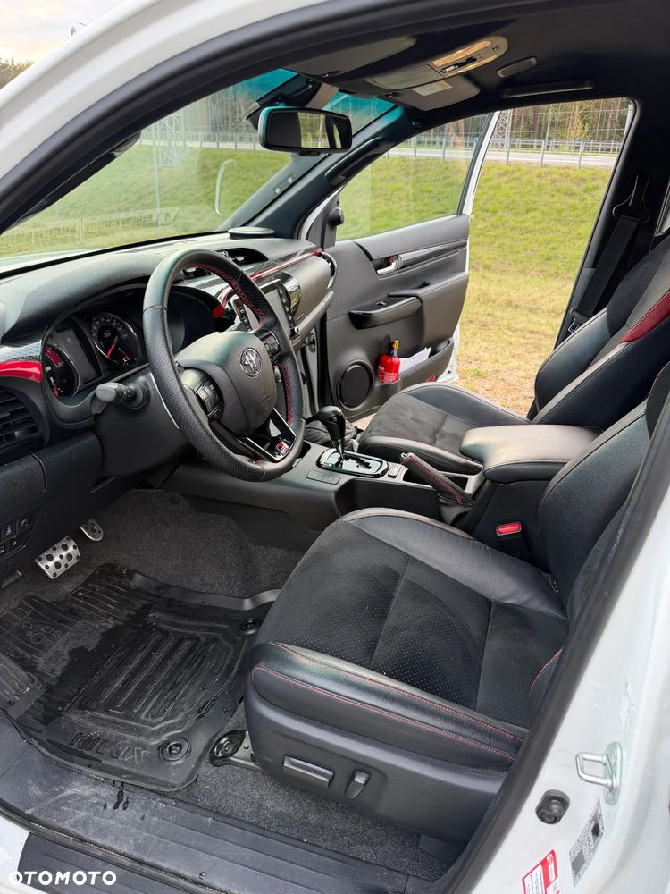 Toyota Hilux 2.8 D-4D Double Cab GR Sport 4x4 - 5