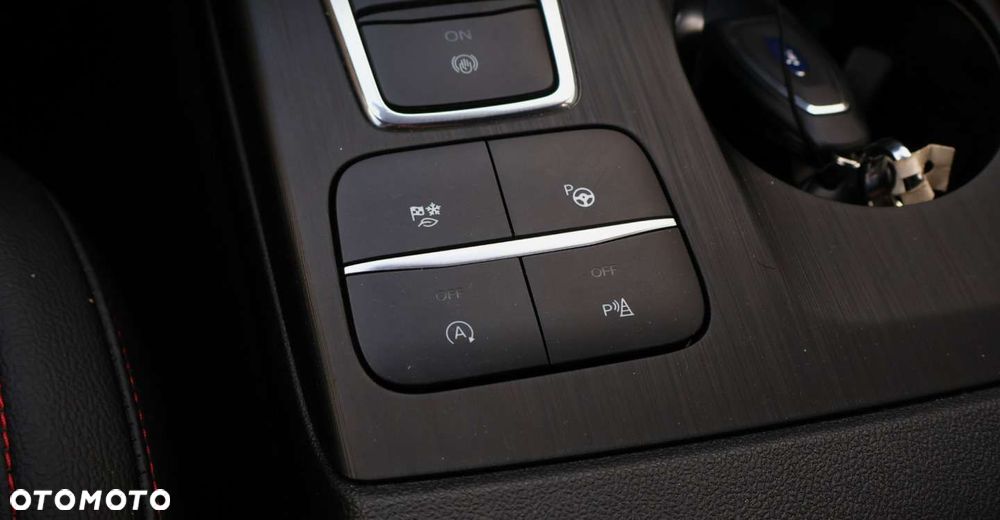 Ford Kuga - 36