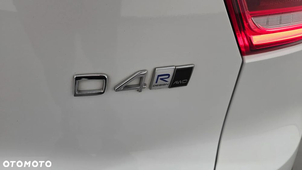 Volvo XC 40 D4 AWD Geartronic R-Design - 11