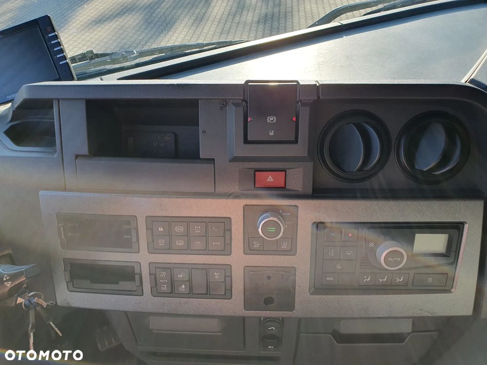 Renault - 20