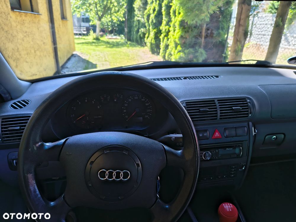 Audi A3 3-drzwiowe 1.6 Ambiente - 11