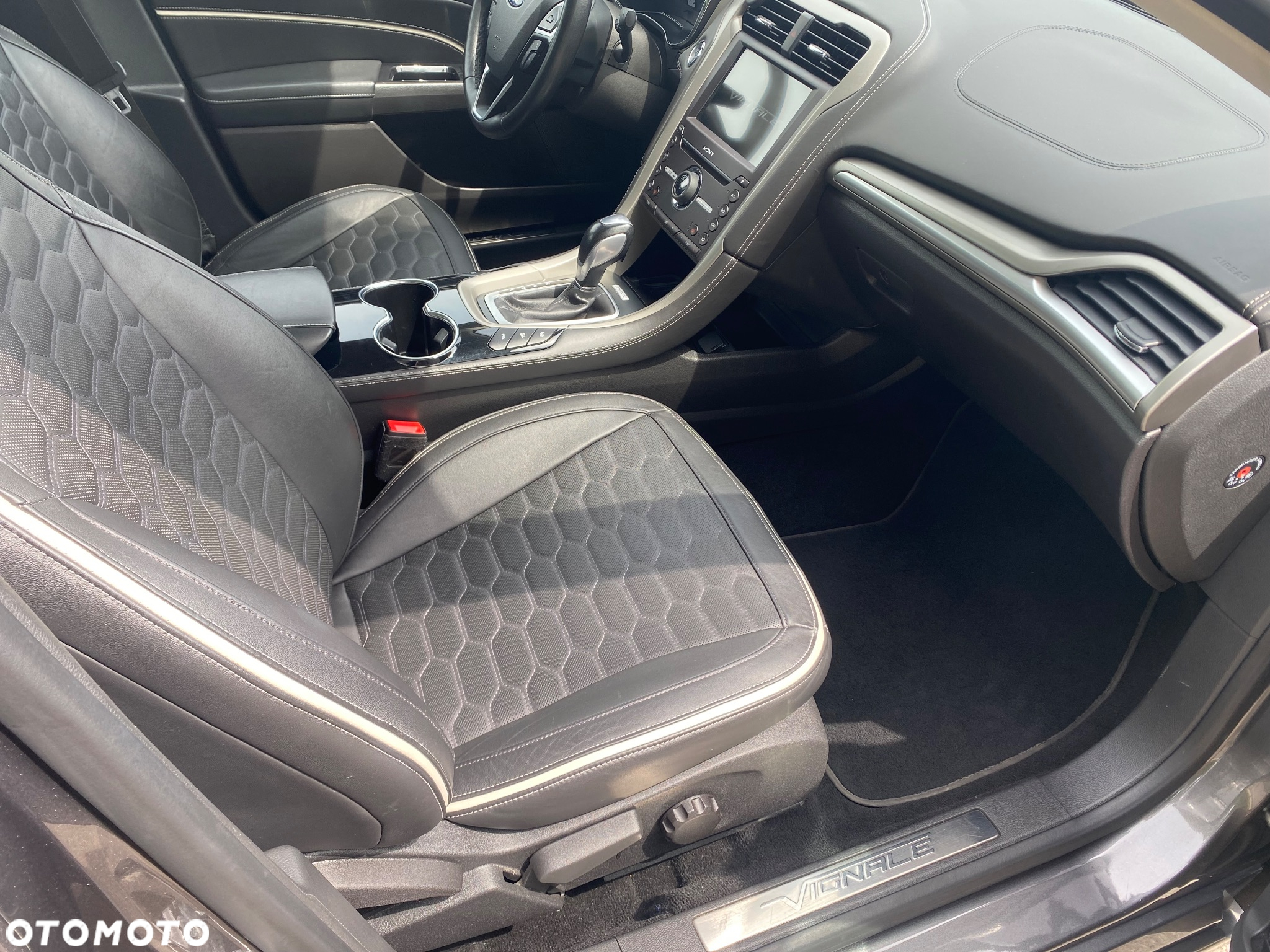Ford Mondeo Vignale 2.0 Hybrid - 24