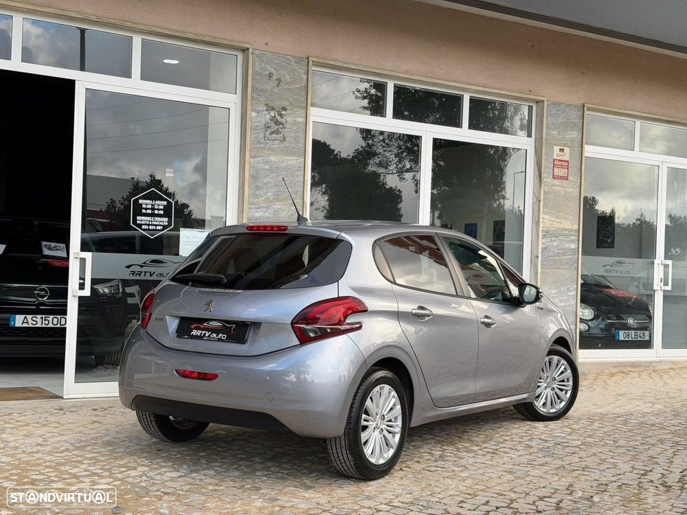 Peugeot 208 1.2 PureTech Signature - 4
