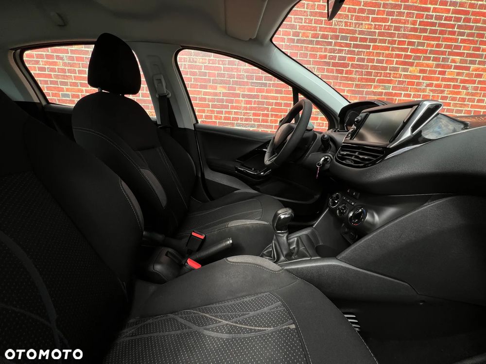 Peugeot 208 - 14