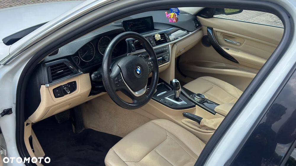 BMW Seria 3 328i Luxury Line - 25
