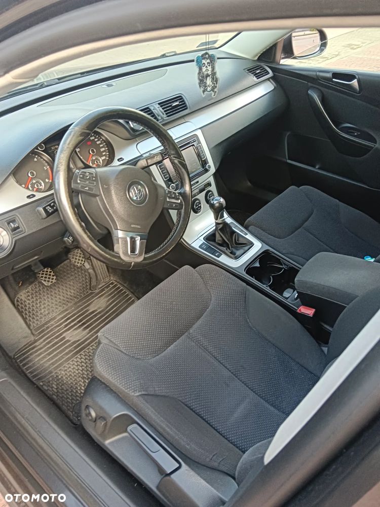 Volkswagen Passat 2.0 TDI Comfortline R-Style - 10