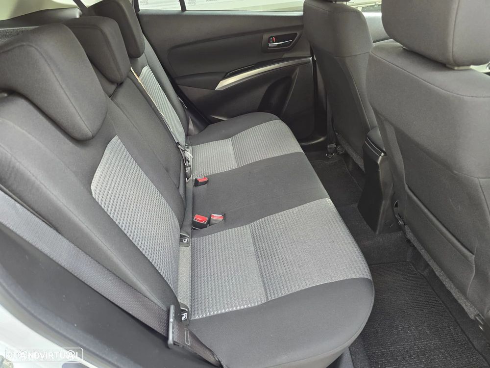 Suzuki S-Cross - 12