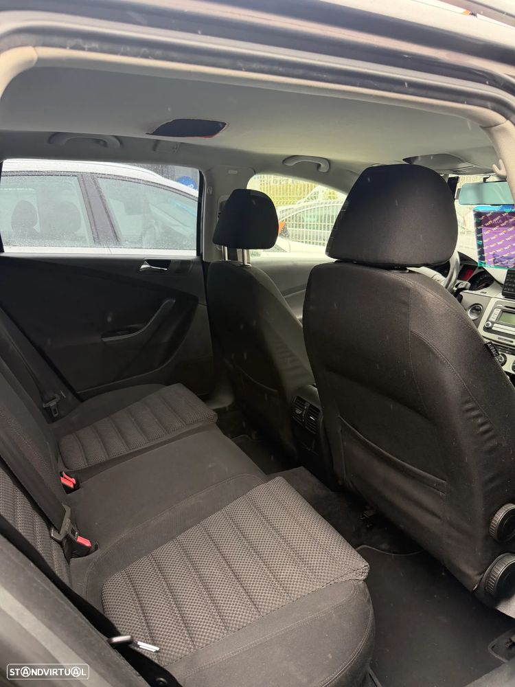 VW Passat Variant 2.0 TDI Sp R-Li DSG - 13