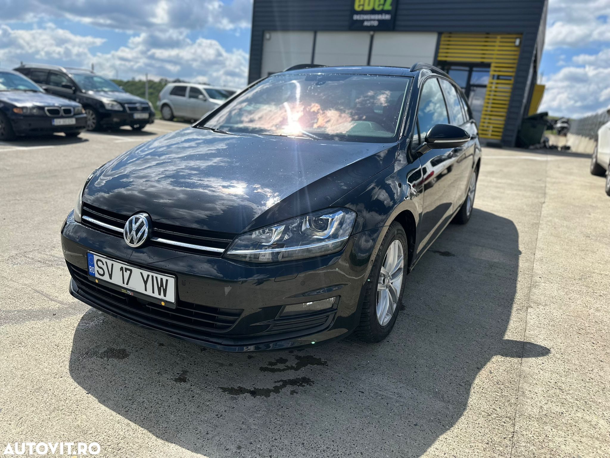 Volkswagen Golf - 1