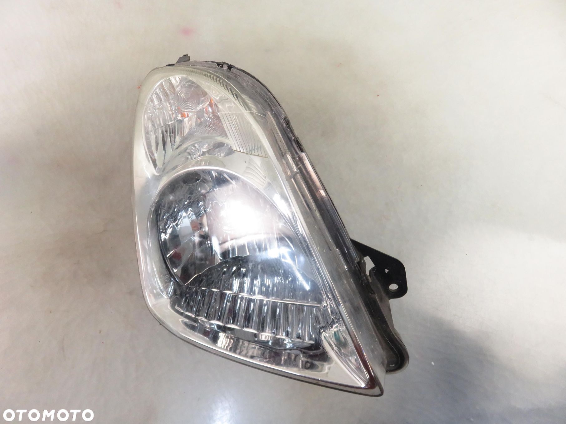 LAMPA PRAWA PRZEDNIA SUZUKI SWIFT III - 3