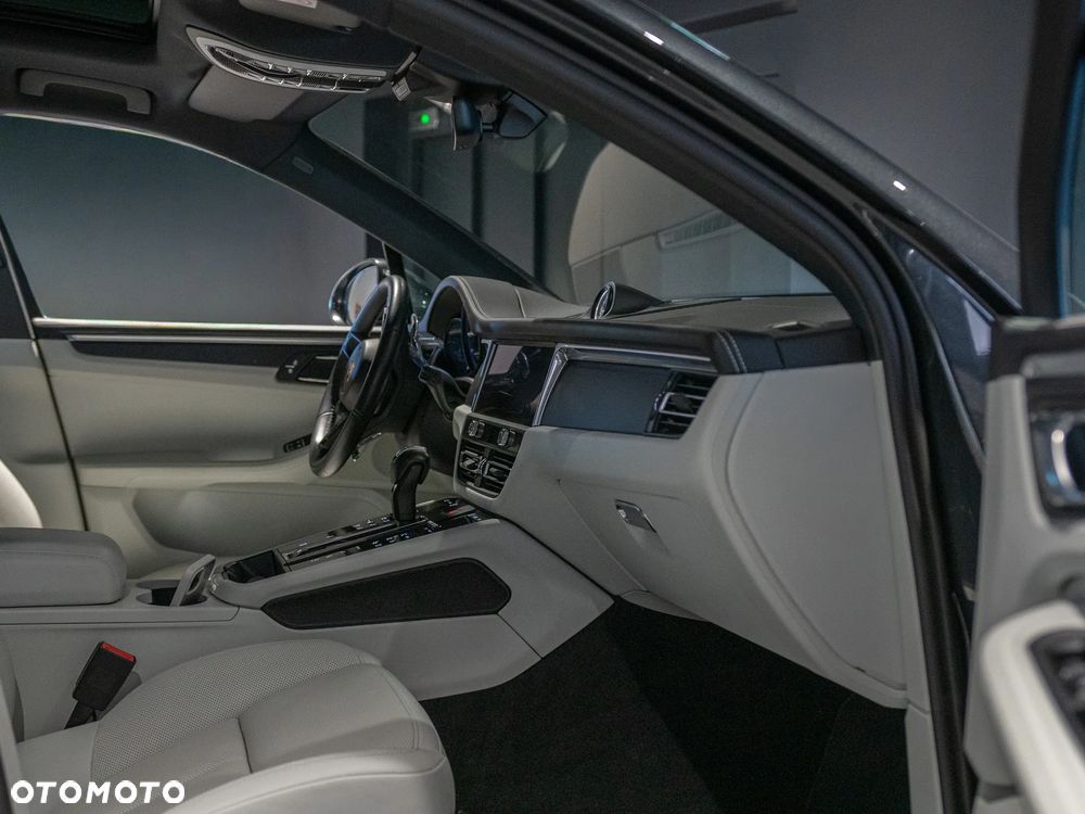Porsche Macan T - 24