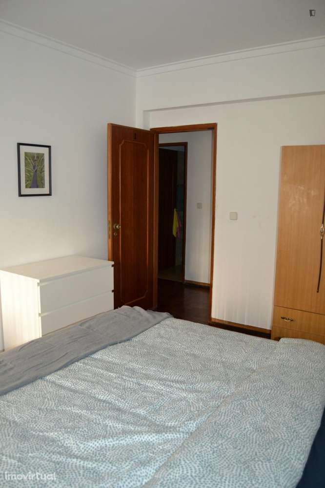 Quarto - localizado em Benfica Lisbon - Grande imagem: 4/34