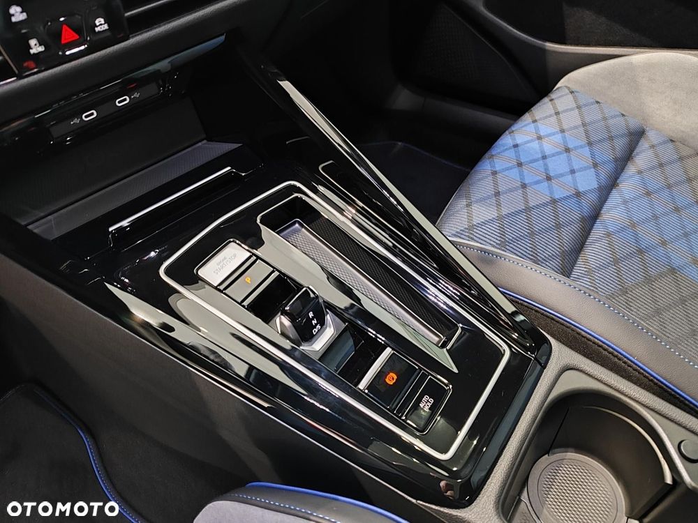 Volkswagen Golf - 34