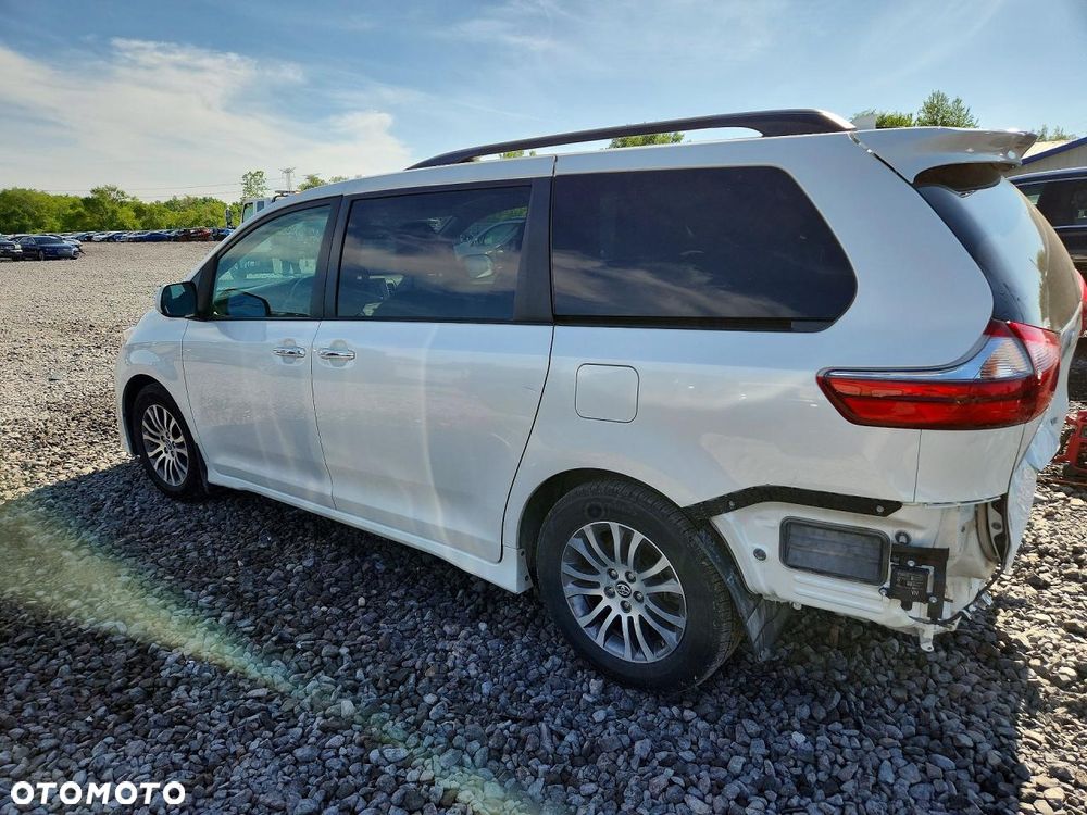Toyota Sienna 3.5 V6 - 3