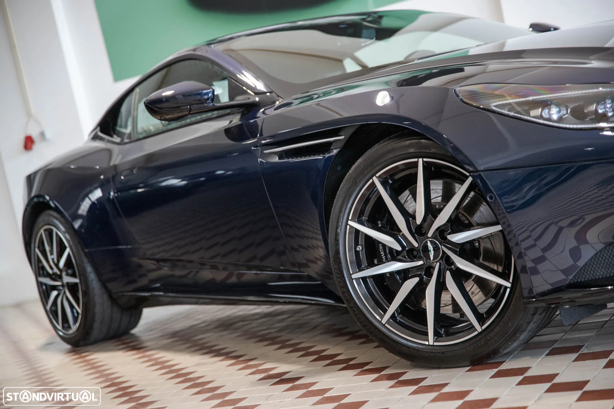 Aston Martin DB11 Coupé V8 Auto - 9