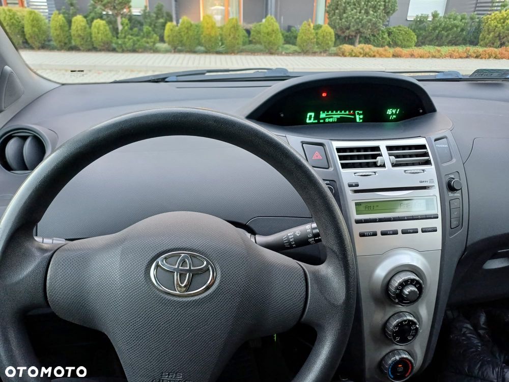 Toyota Yaris - 8