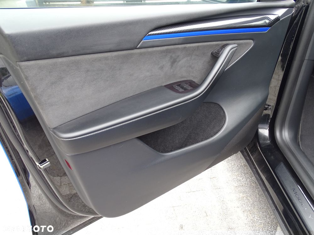 Tesla Model Y Long Range Dual Motor AWD - 14