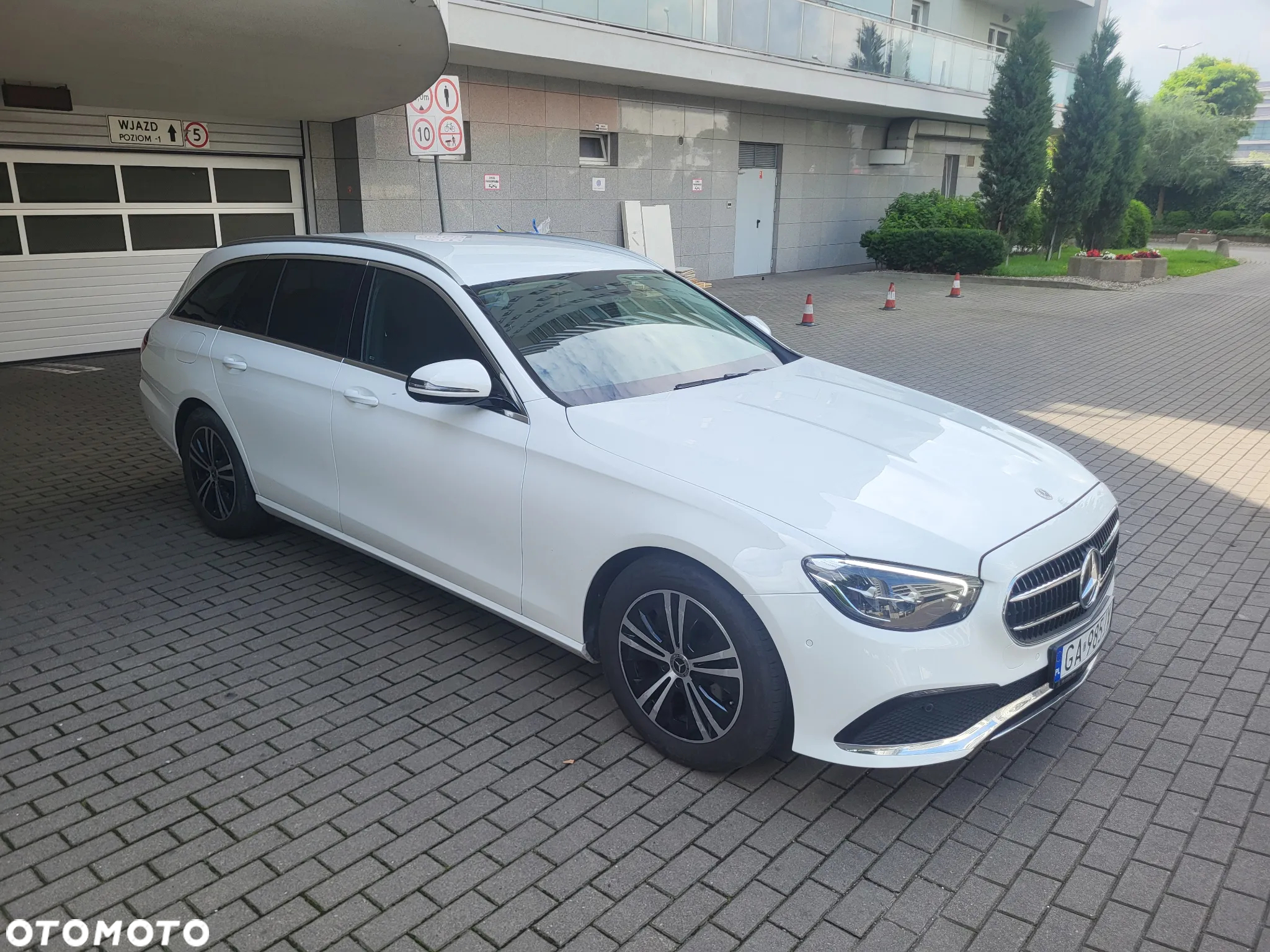 Mercedes-Benz Klasa E 220 d T 9G-TRONIC Avantgarde - 4