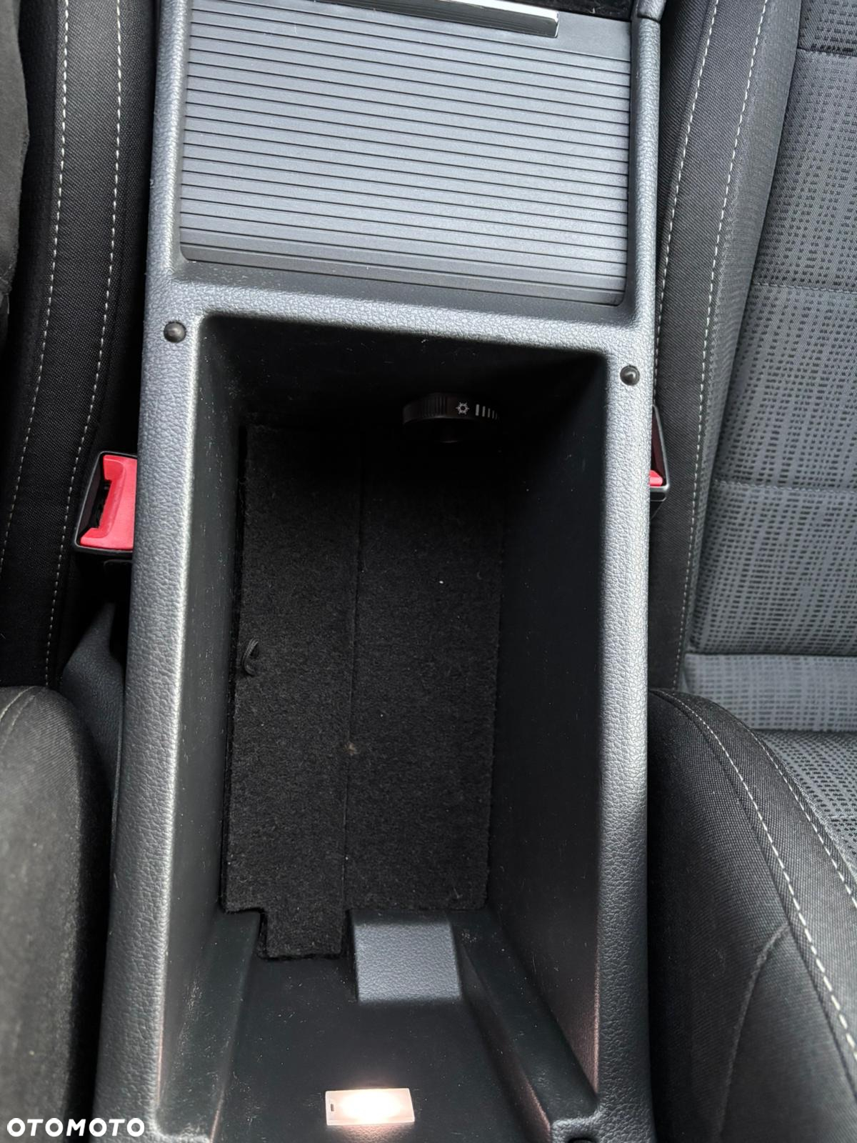Skoda Superb 2.0 TDI DSG Premium Edition - 33