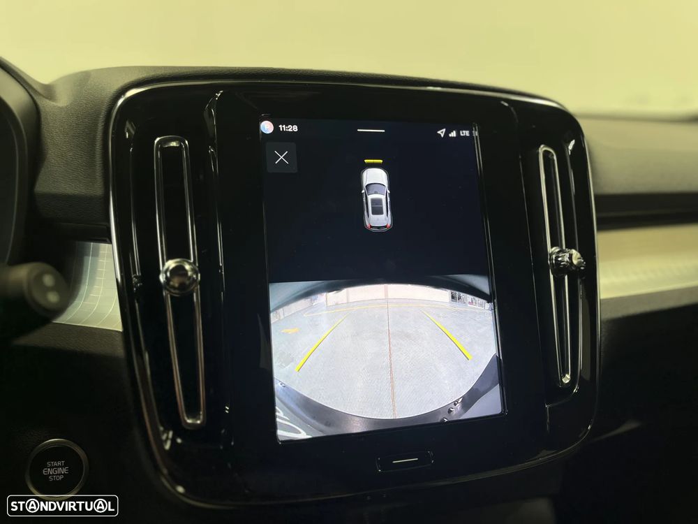 Volvo XC 40 2.0 B3 Black Edition - 35