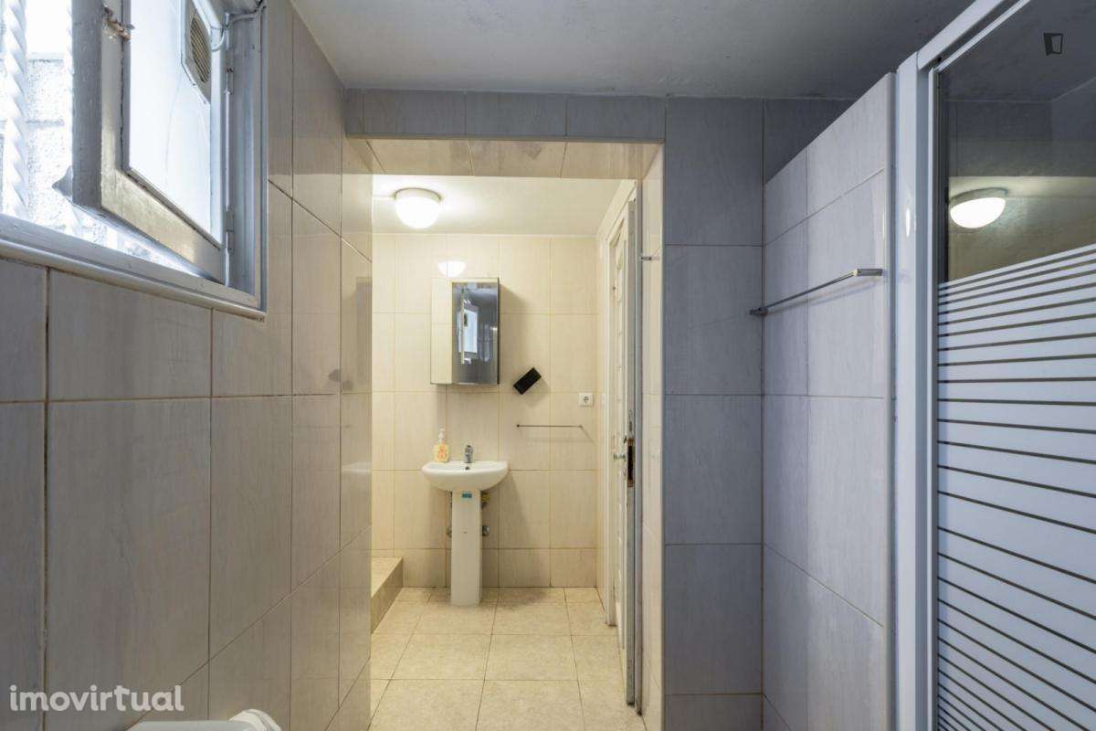 Quarto - localizado em Paranhos Porto - Grande imagem: 2/37