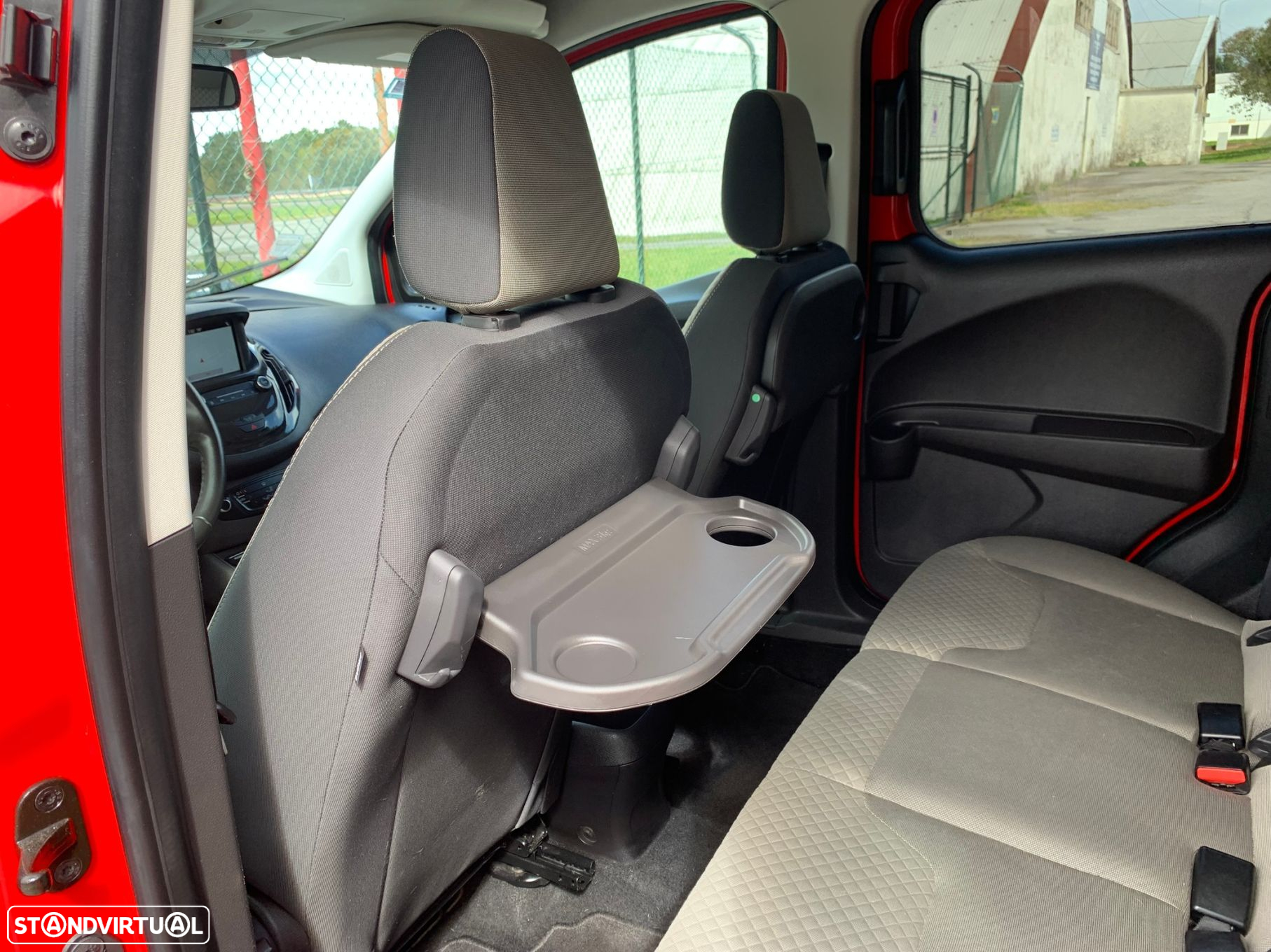 Ford Tourneo Connect 1.0i EcoBoost Titanium - 37