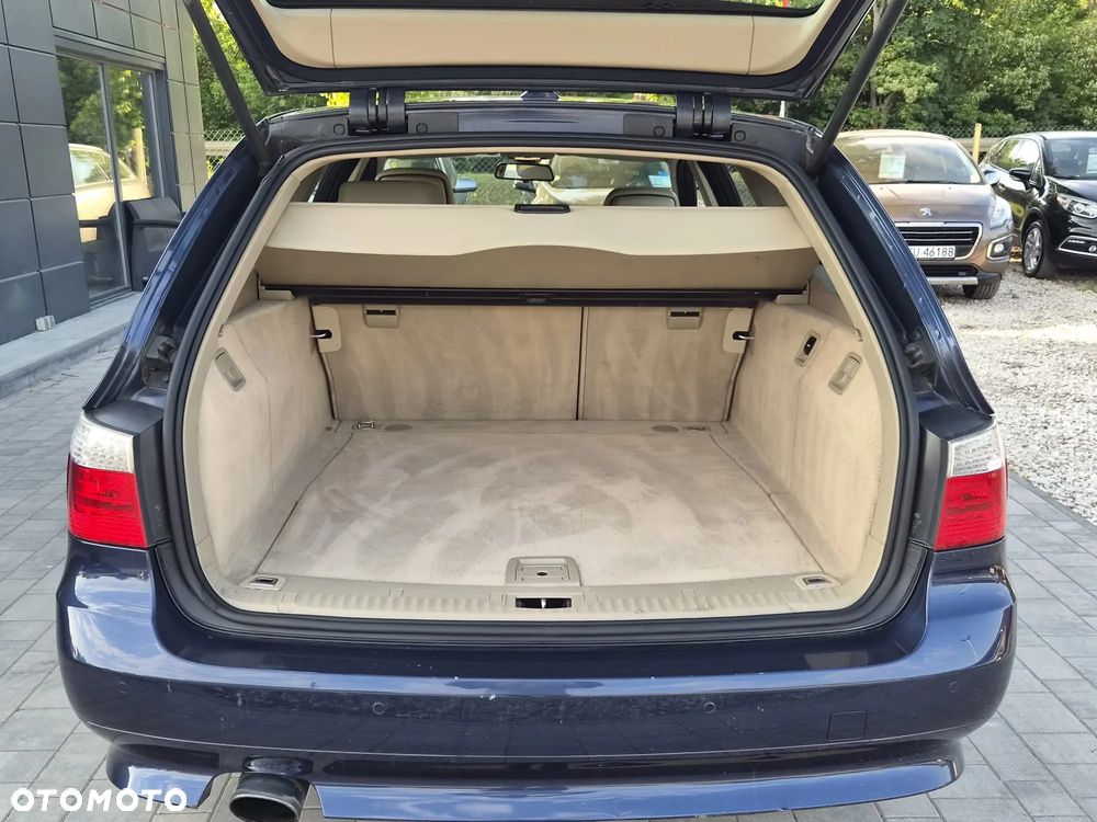 BMW Seria 5 520i - 25