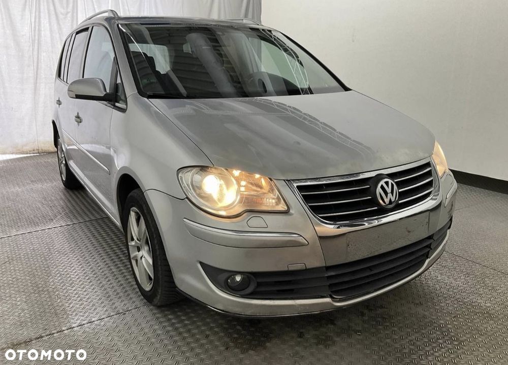 Volkswagen Touran 2.0 TDI Highline DSG - 2