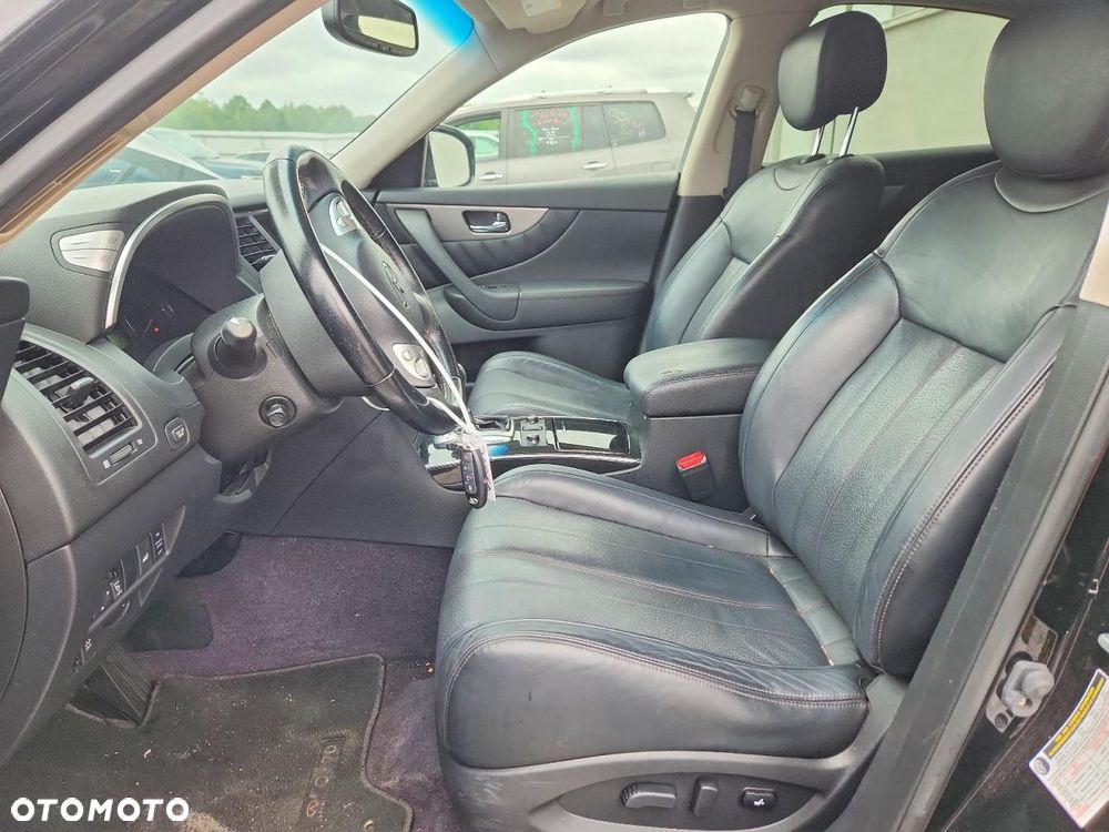 Infiniti QX70 - 14