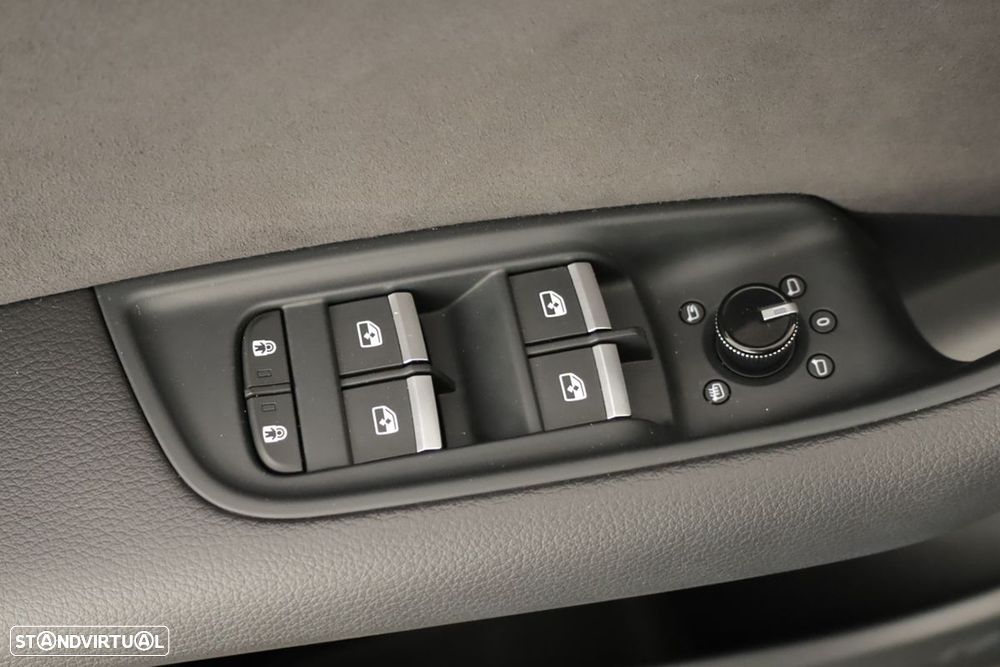 Audi Q8 55 TFSIe quattro Tiptronic - 23