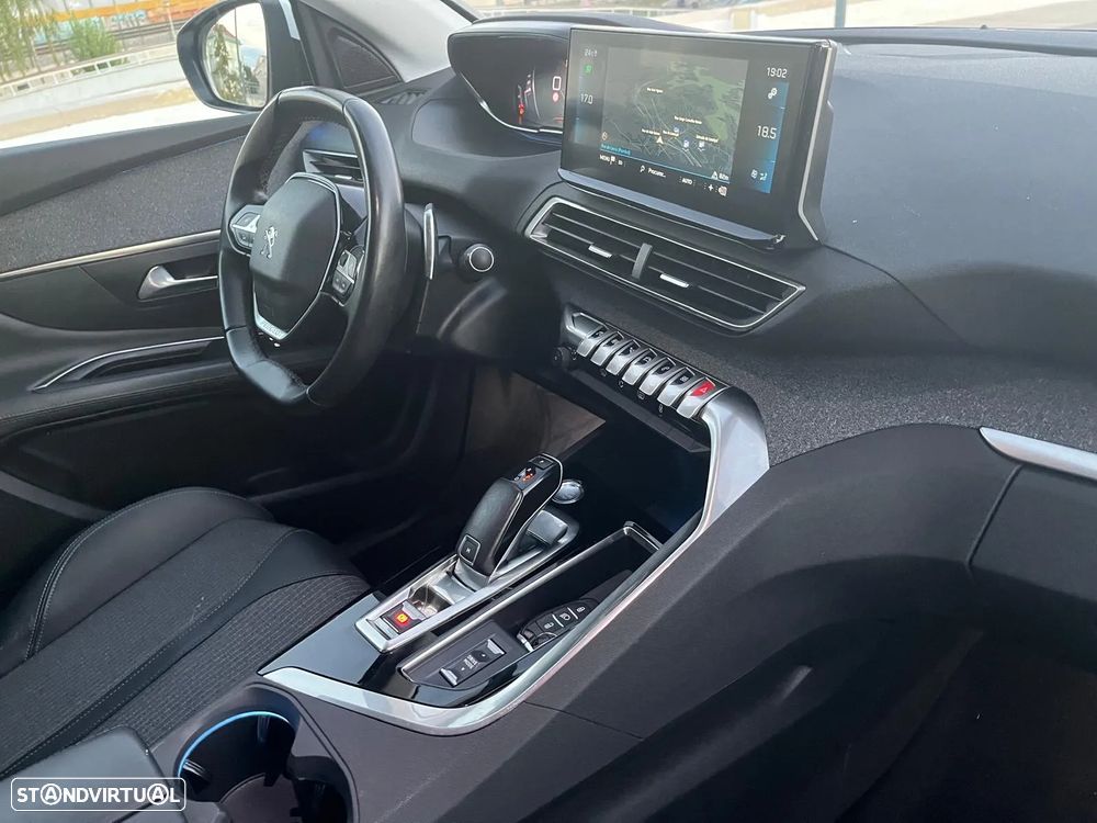 Peugeot 3008 1.5 BlueHDi Allure EAT8 - 23