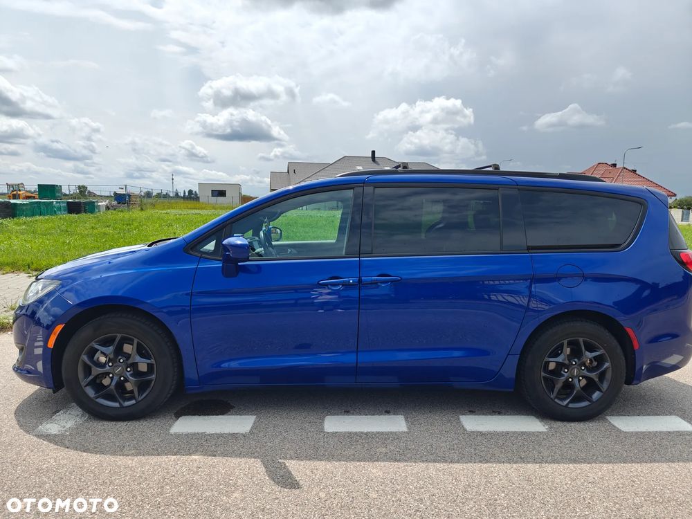 Chrysler Pacifica - 4
