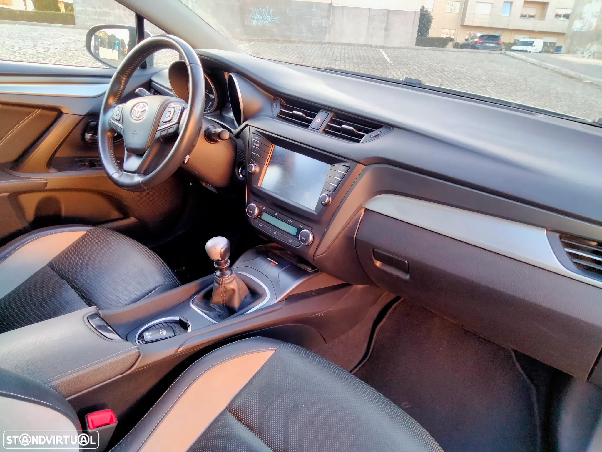 Toyota Avensis SD 2.0 D-4D Luxury+GPS - 11