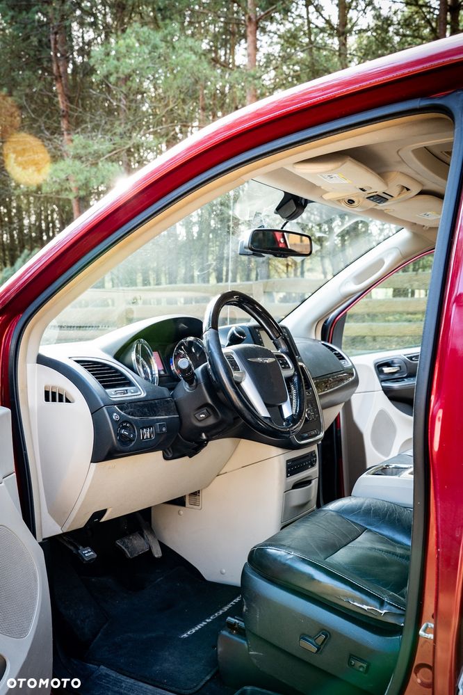 Chrysler Town & Country 3.6 Limited - 7