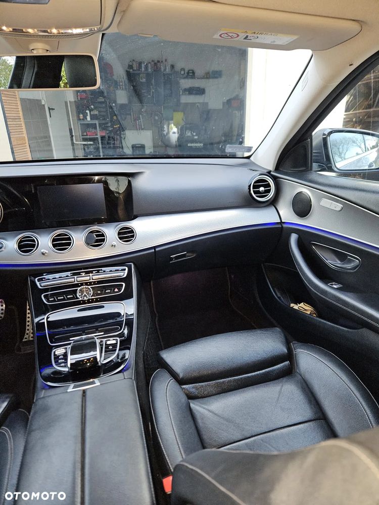 Mercedes-Benz Klasa E 220 d 9G-TRONIC - 11