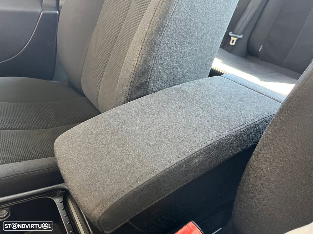 VW Passat 2.0 TDI Highline - 29