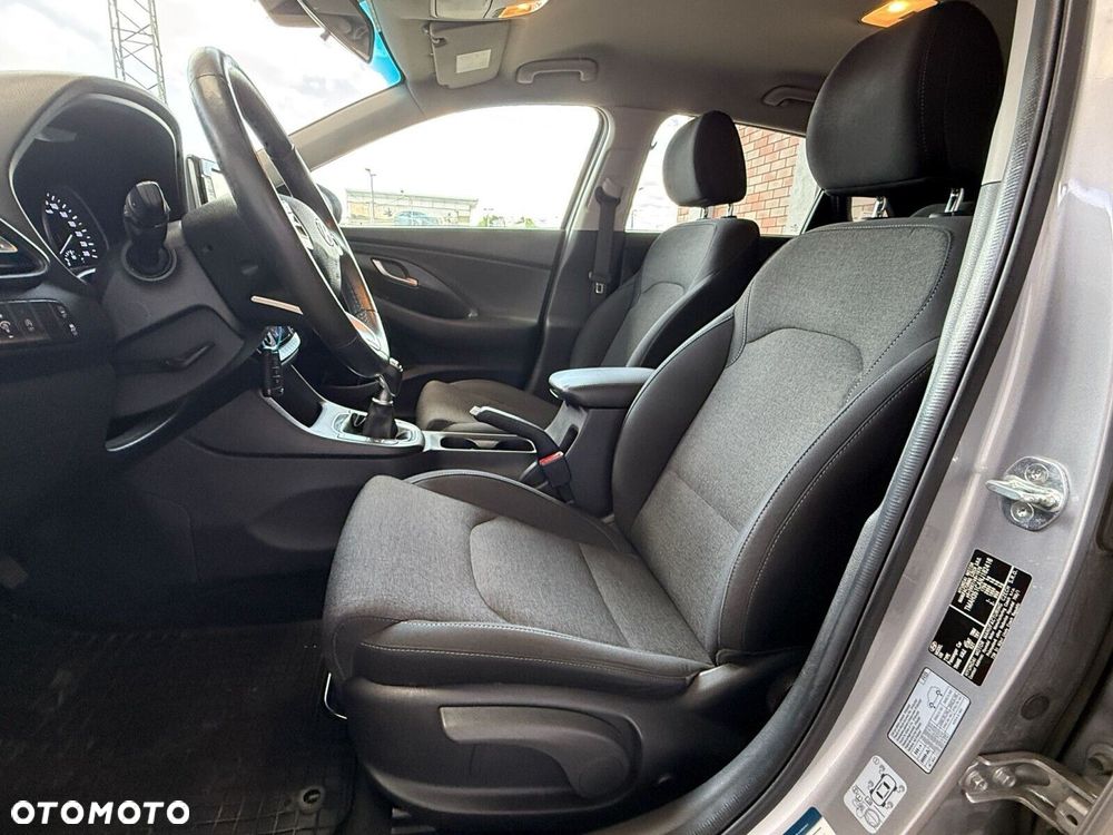 Hyundai i30 1.5 DPI Comfort - 10
