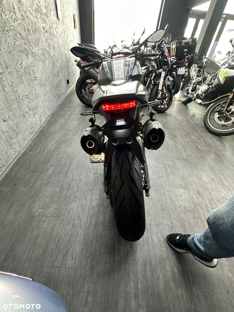 Ducati Monster - 19