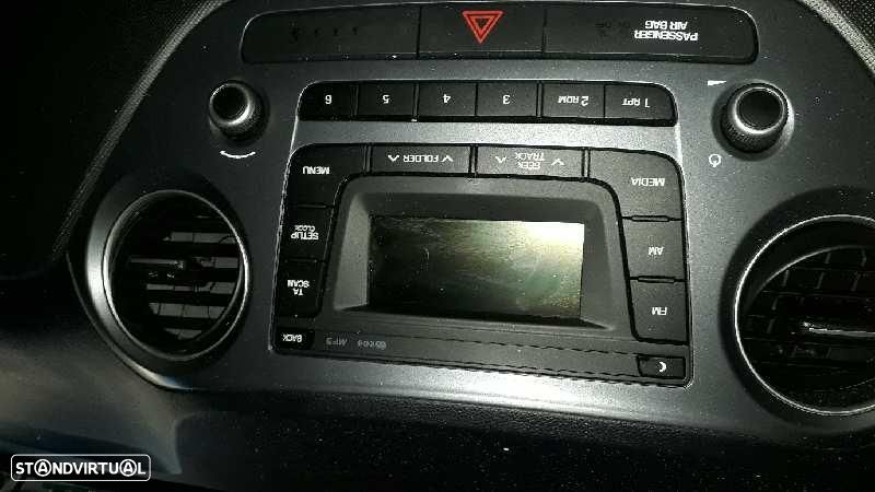 SISTEMA DE ÁUDIO RÁDIO CD HYUNDAI I10 IA - 1