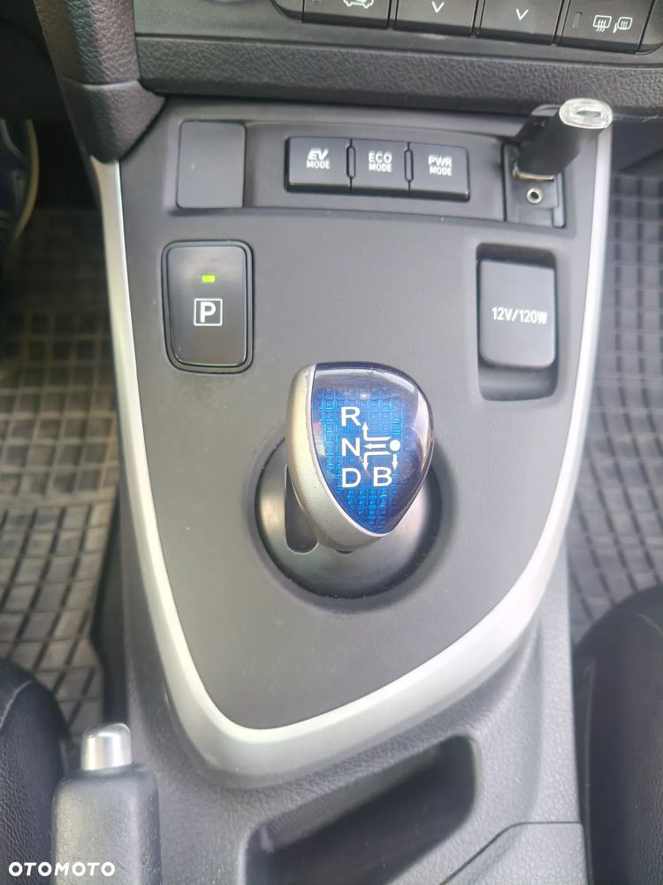Toyota Auris ver-1-8-hsd-luna - 19