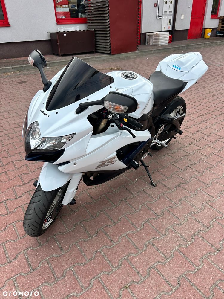 Suzuki GSX-R - 6