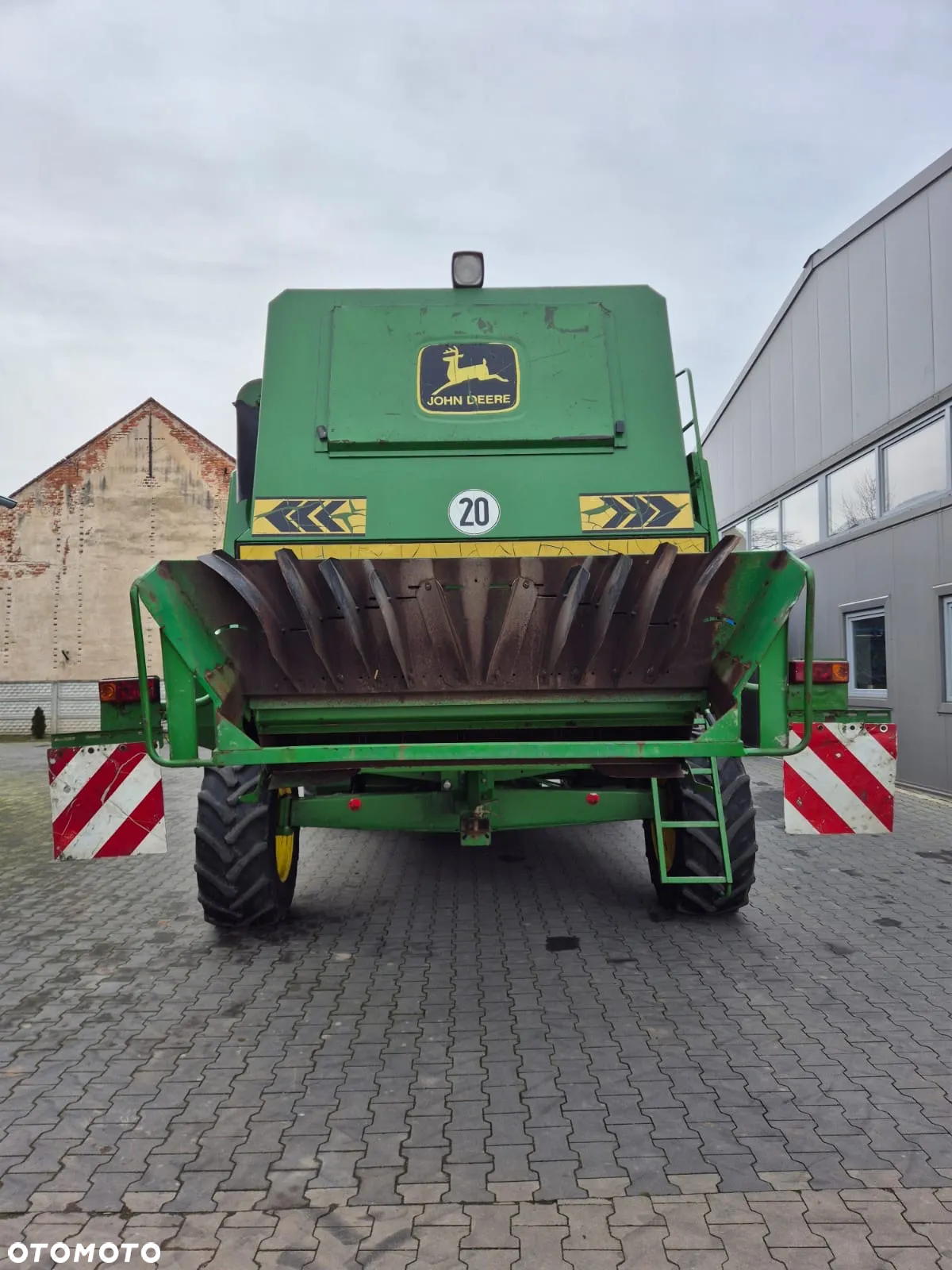 John Deere 2066 - 8
