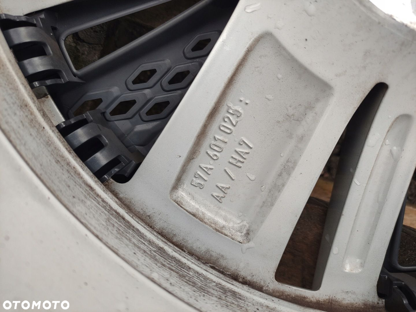 SKODA KAROQ FELGI ALUMINIOWE 17 5x112 ET45 R17 17" 57A601025AA - 15