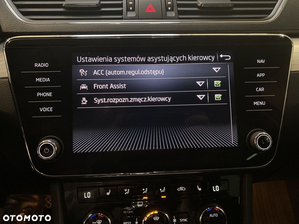Skoda Superb 2.0 TDI SCR Ambition DSG - 20