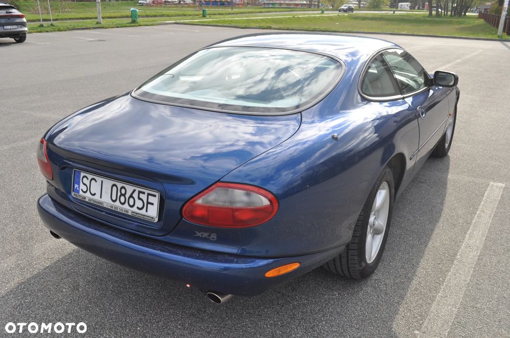 Jaguar XK - 4